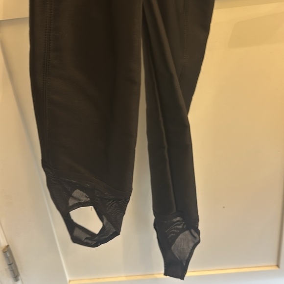 Vintage Tyrolia Ladies Ski Suit With Stirups Size 4 - Picture 3 of 16